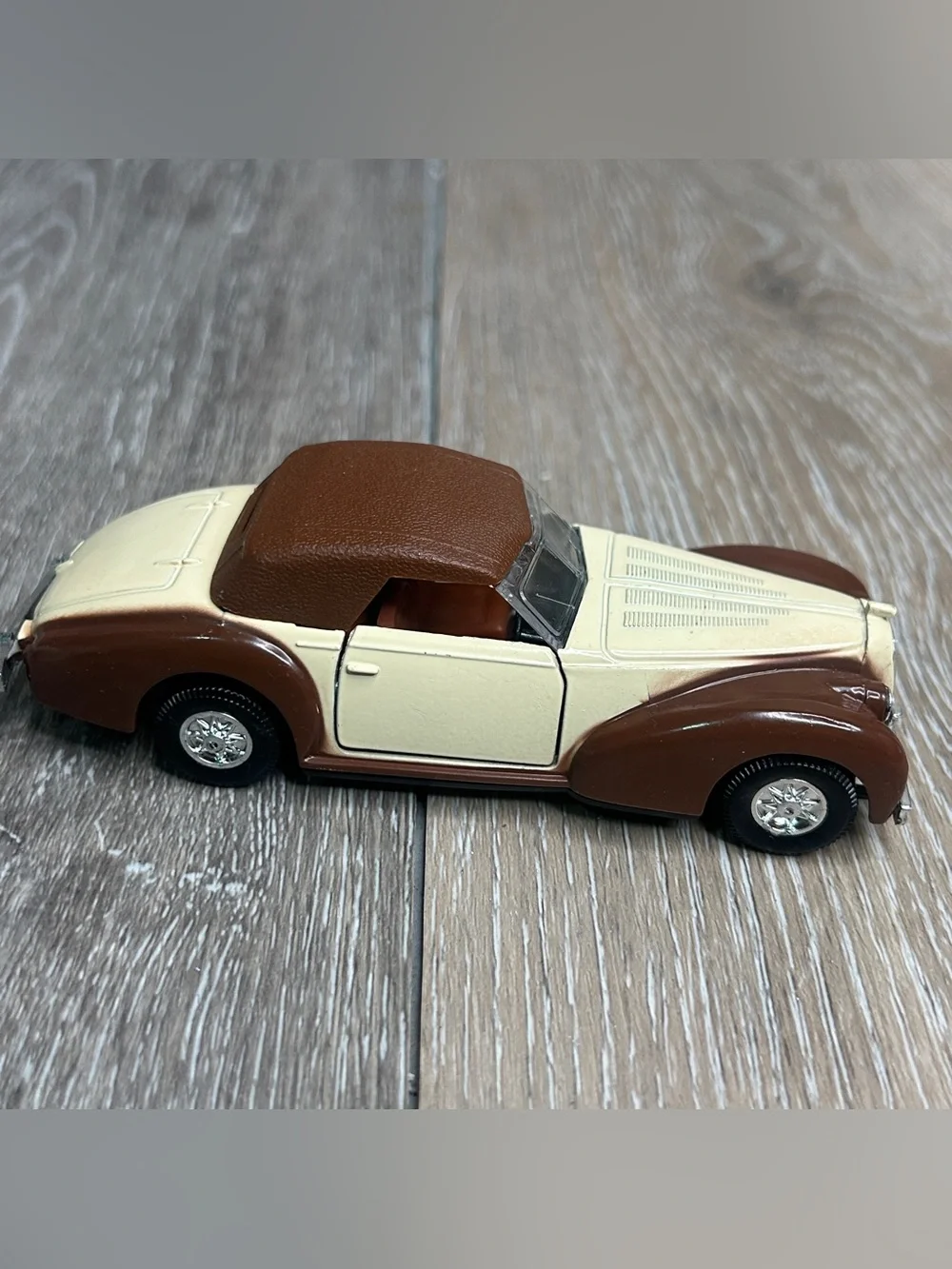 Vintage Classic Diecast Car Two-Tone Cream Brown No. 8803